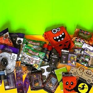NWT HALLOWEEN EXTRAVAGANZA 44 CT ITEM BUNDLE